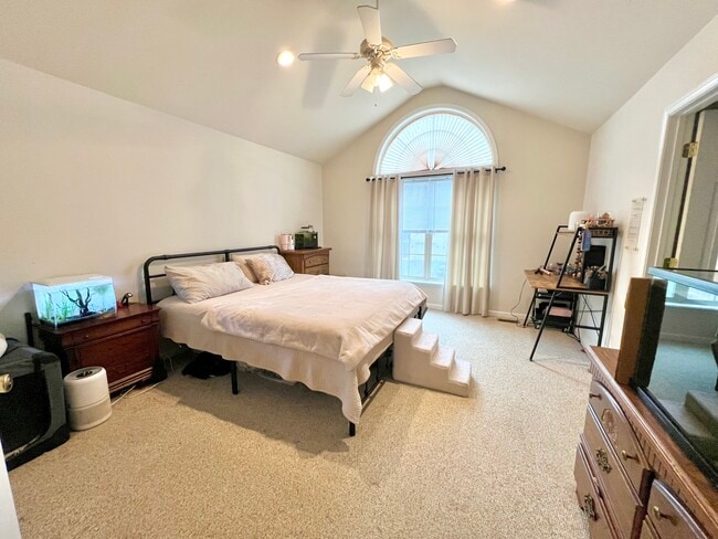 Building Photo - 368 Channing Dr