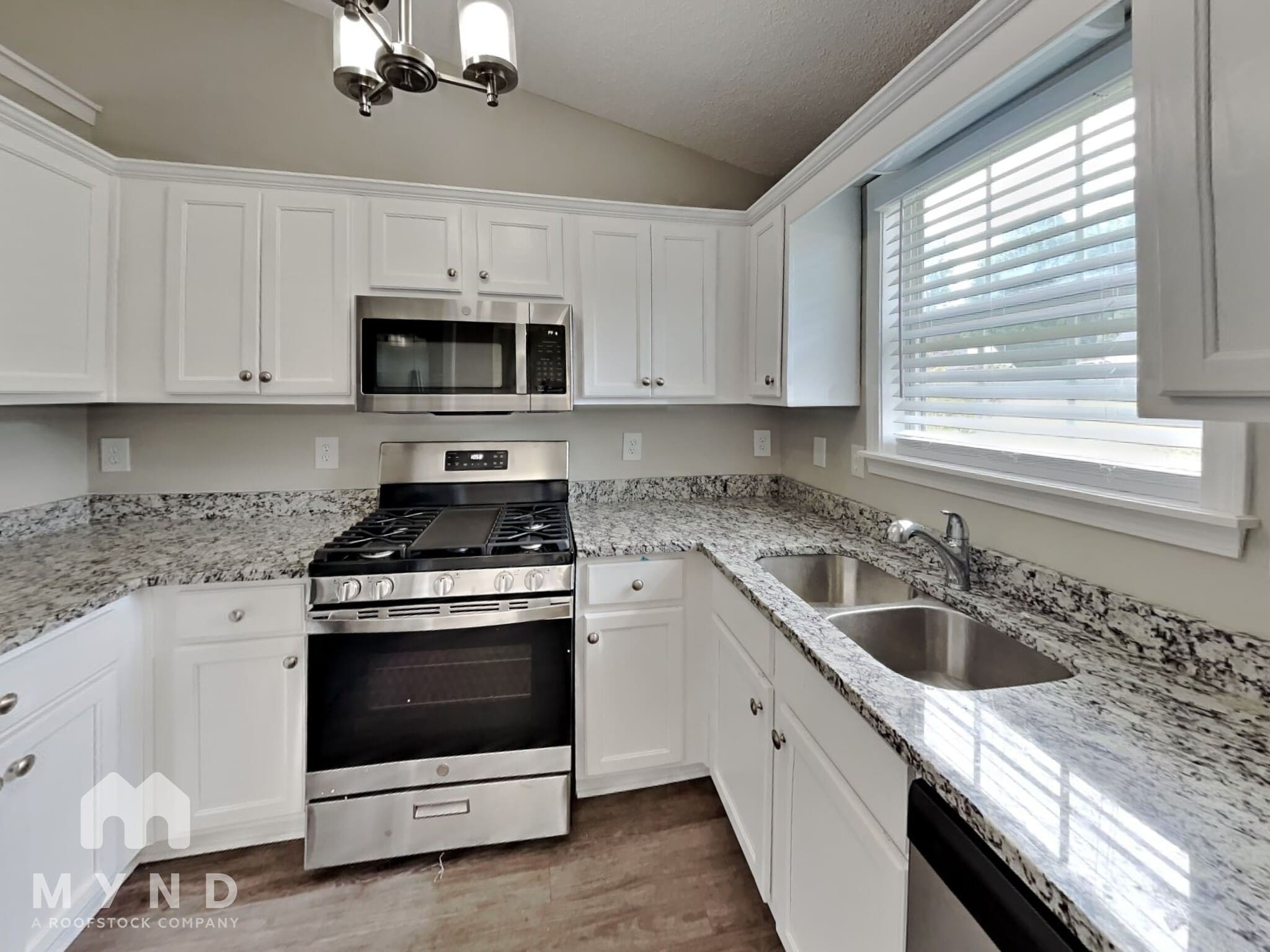 Building Photo - 425 Willow Ln