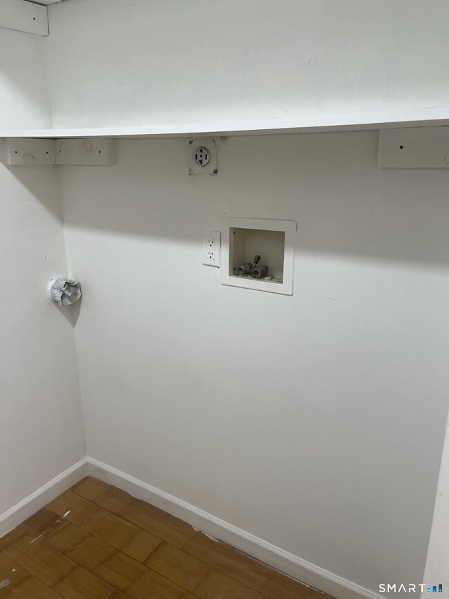 Building Photo - 1079 Ella T Grasso Blvd