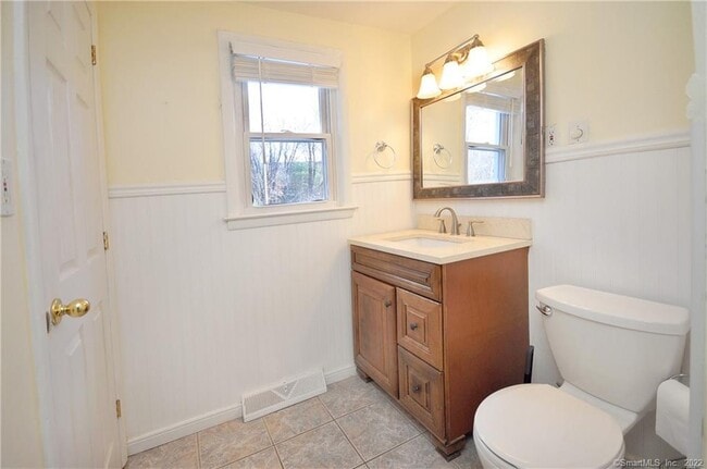 Building Photo - 44 Simsbury Manor Dr