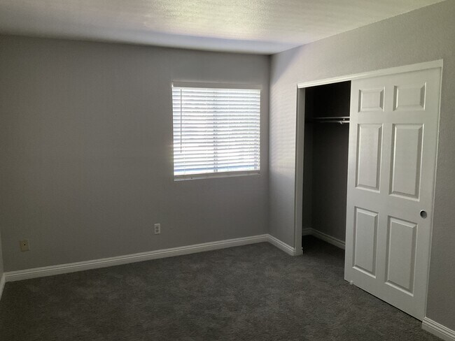 Building Photo - 4965 Indian River Dr
