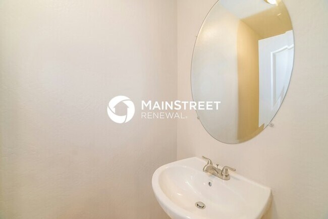 Building Photo - 3 Bedroom Pet-Friendly Home in TOLLESON, AZ with Main Street Renewal