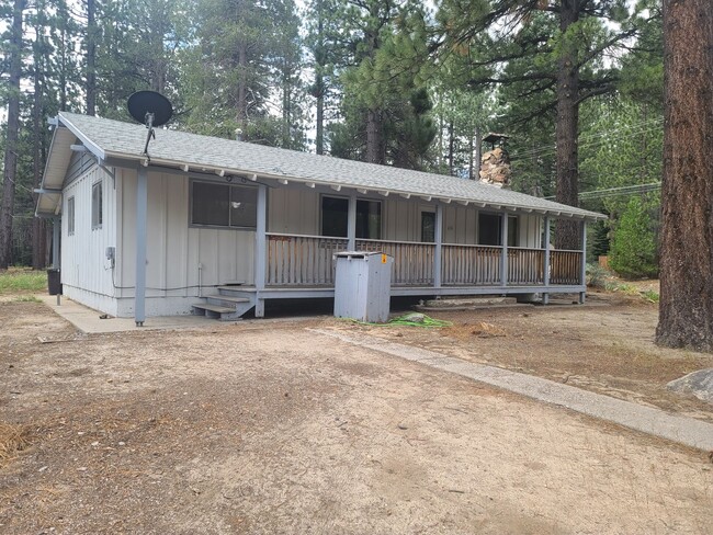 Building Photo - One level cabin in a quiet neighborhood