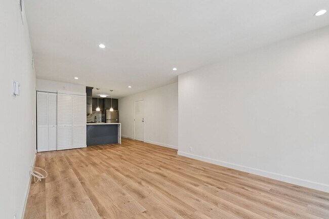 Building Photo - 3BD/2BA Apartment with Laundry In-Unit, Appliances, Tandem Parking & More | 1MO. Free OAC