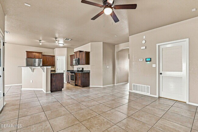Building Photo - 641 Bariloche Dr