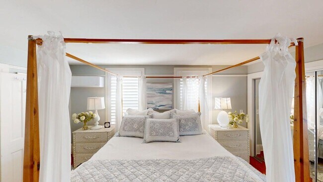 Building Photo - A Timeless Coronado Beach Cottage