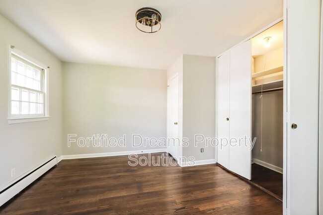 Building Photo - 1101 Surry Dr