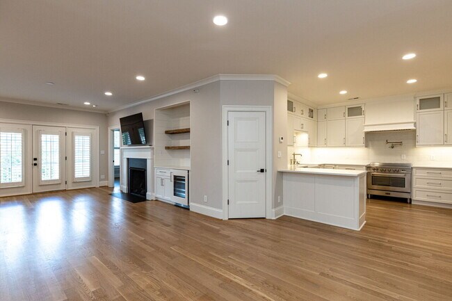 Building Photo - 1000 Kelton Cottage Way