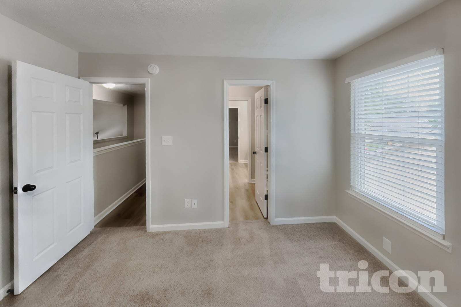 Building Photo - 2701 Riverbend Dr