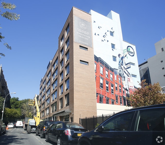 Primary Photo - 267 Pacific