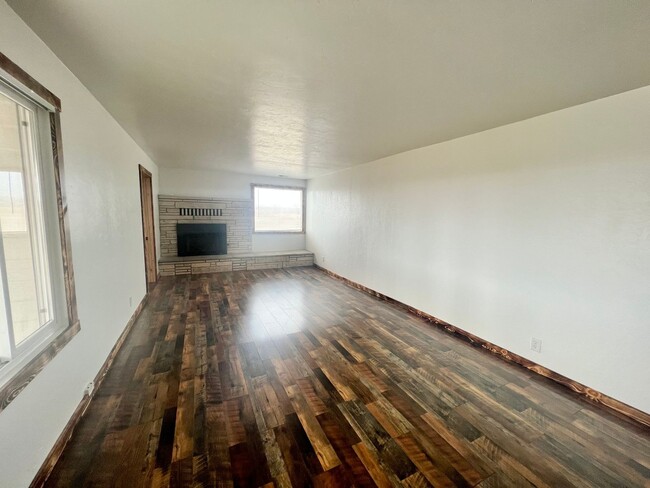 Building Photo - Charming 3 Bedroom 2 Bathroom Country Home...