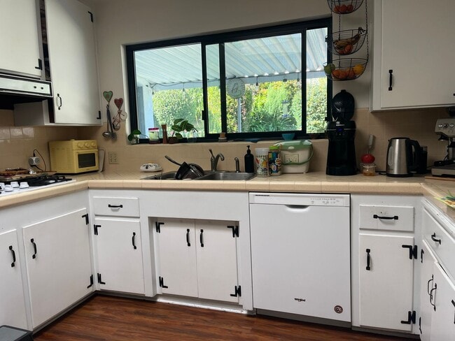 Building Photo - Charming Home by Bishops Peak Trailhead -AVAILABLE April