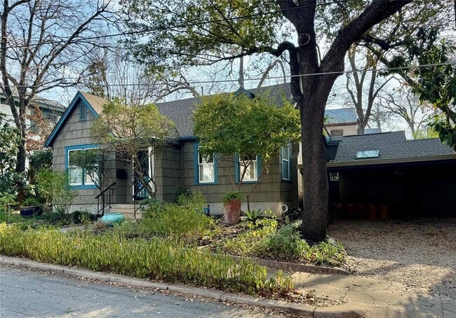 Building Photo - 807 Leonard St