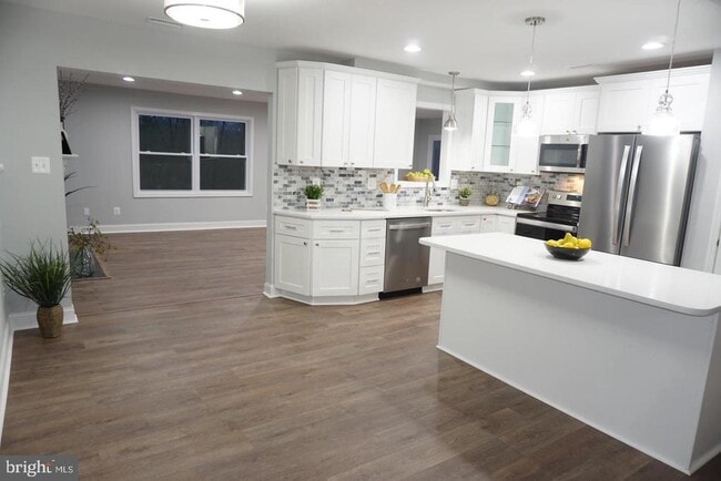 Building Photo - 295 Overleaf Ct