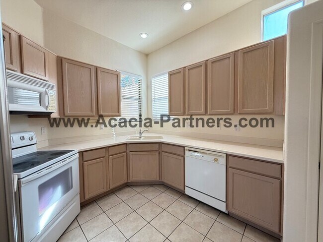 Building Photo - Gated Two Bedroom Home