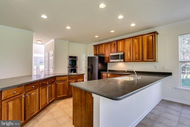Building Photo - 9874 Foxhill Ct
