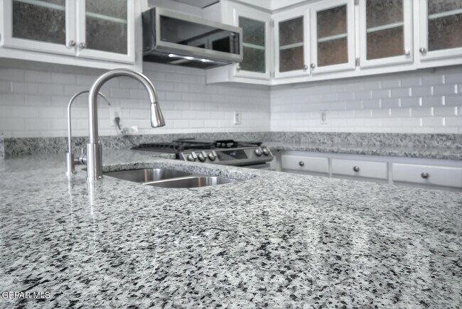 Building Photo - 9709 Vallarta Dr