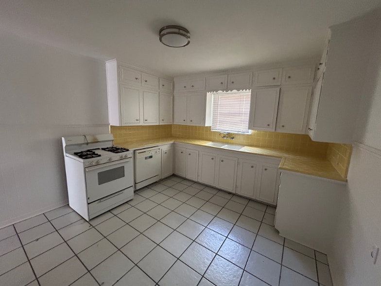 Building Photo - 1118 Woodley St