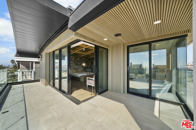 Building Photo - 1500 Ocean Dr