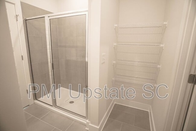 Building Photo - 35 Galley Ln