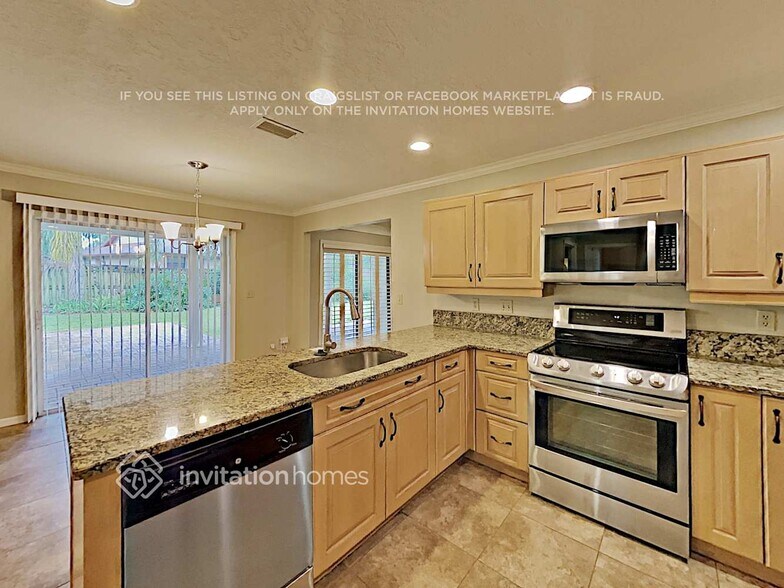 Building Photo - 622 S Sweetwater Blvd