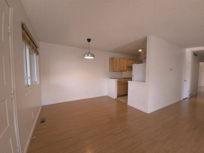 Building Photo - 2 Bedroom Oasis With Covered Parking