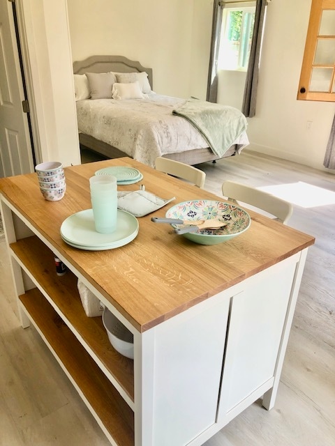 Love our kitchen island - 3754 Ashwood Ave