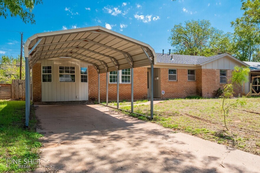 Building Photo - 2117 Yorktown Dr