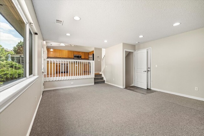 Building Photo - 4 Bed, 3 bath home in Parker