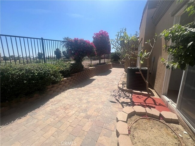 Building Photo - 77184 California Dr
