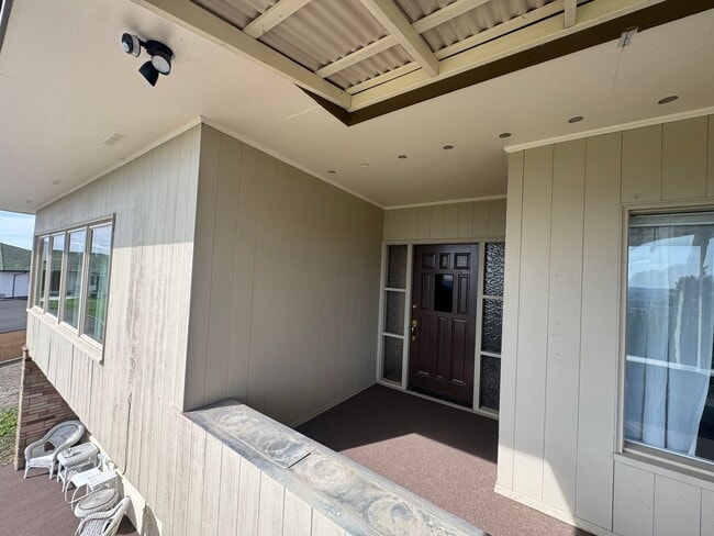 Building Photo - Move in special-HALF off first month's rent!