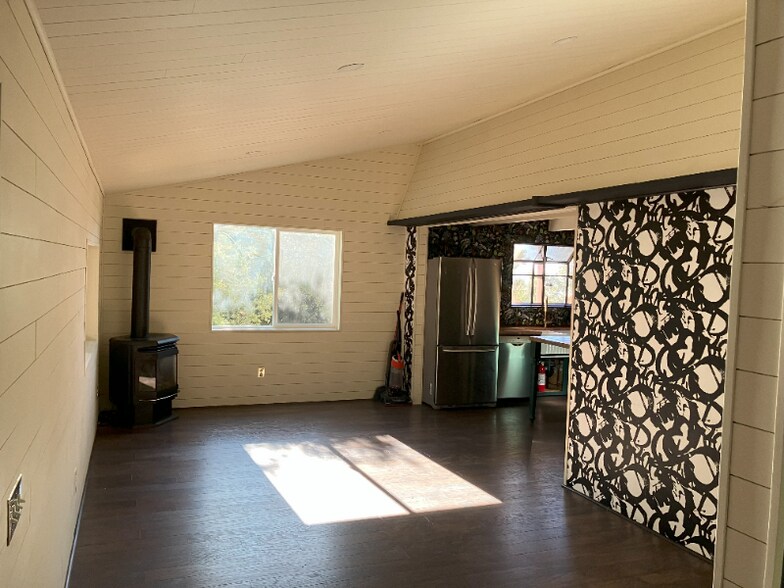 Building Photo - 24655 Marion Ridge Dr