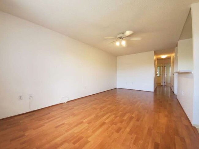 Building Photo - Available May 12, 2025 | 2 Bedroom, 2 bath...