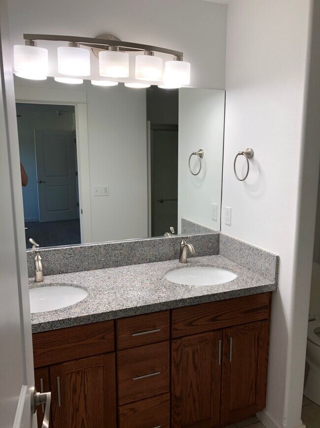 Building Photo - Newer 3 bedroom 2 bath home in Sutherlin