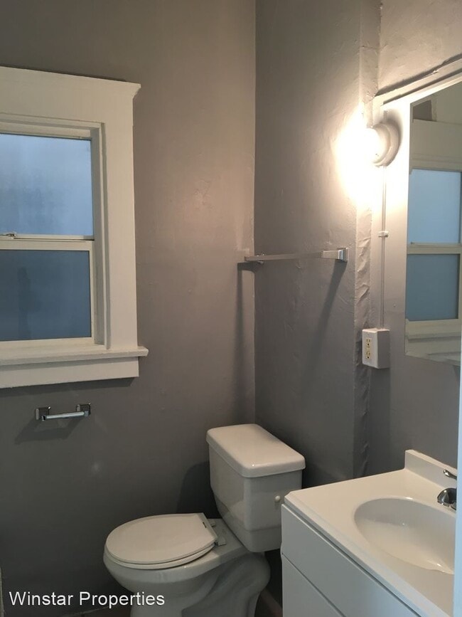 Building Photo - 461 Witmer St