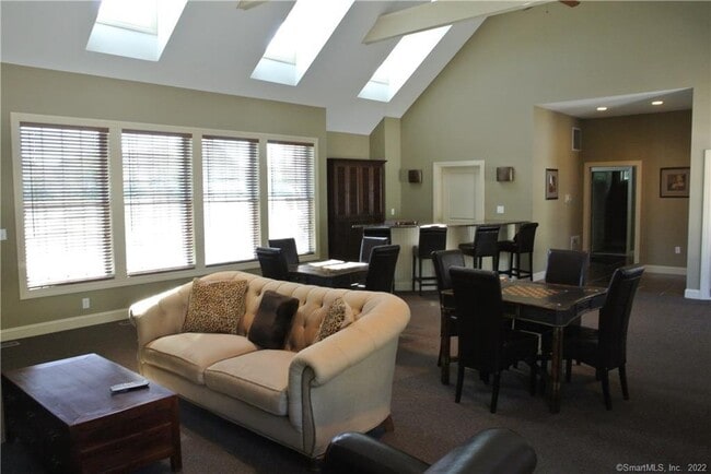 Building Photo - 140 Kyles Way