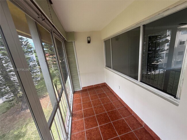 Building Photo - 1540 NE 191st St