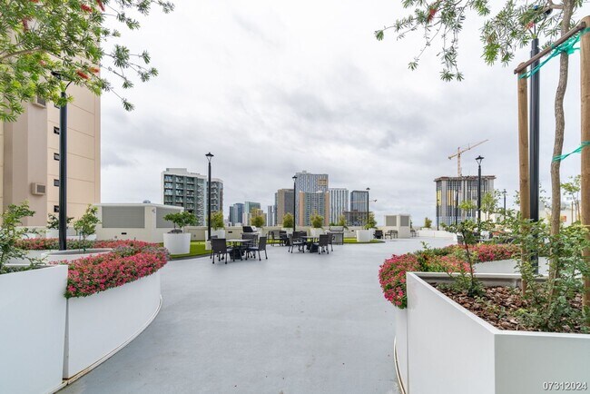 Building Photo - Highly desirable 2-bdrm, 2-bath, 1-pkg condo at Ililani in Kakaako