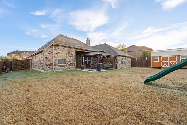 Building Photo - 105 Live Oak Dr