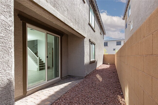 Building Photo - 8045 Skye Foxx St