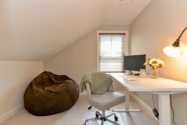 Building Photo - 28 Richardson St