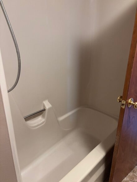 Bathroom - 80 Carroll St