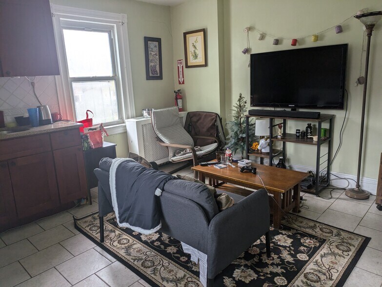 Building Photo - 22 School Ln