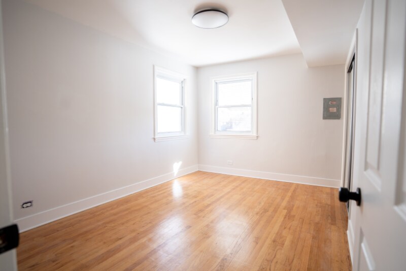 Building Photo - 5735 W Addison St