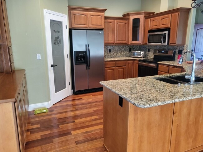 Building Photo - 3 bed 2 bathHome for Rent in Grants Pass