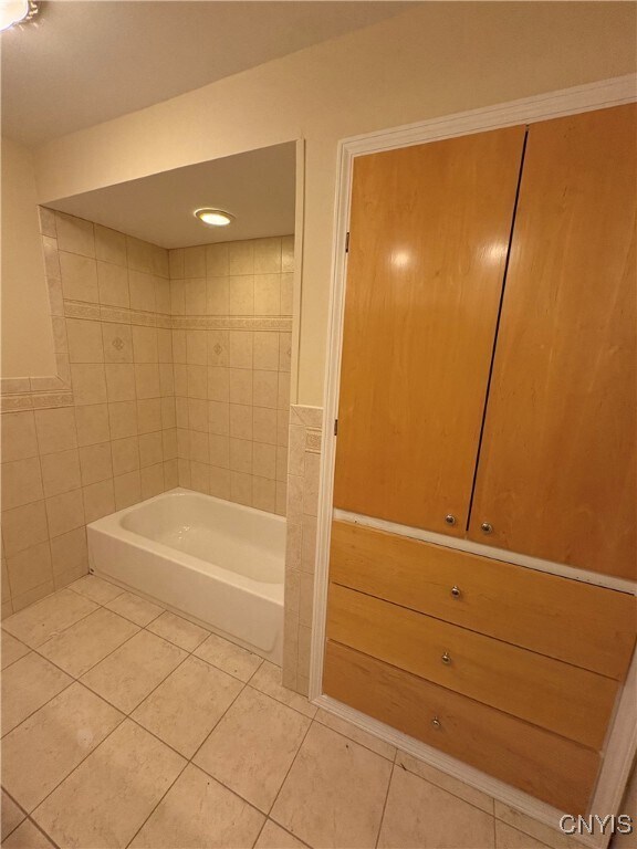 Building Photo - 215 Locksley Rd