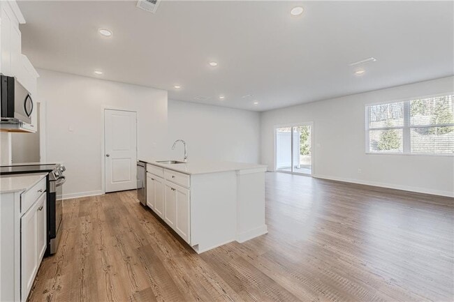 Building Photo - 7325 Mulberry St