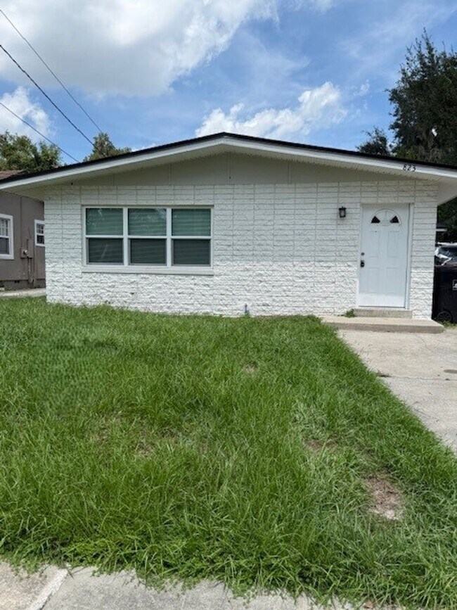 Building Photo - 2 Bed 1 Bath Duplex in Orlando for Rent