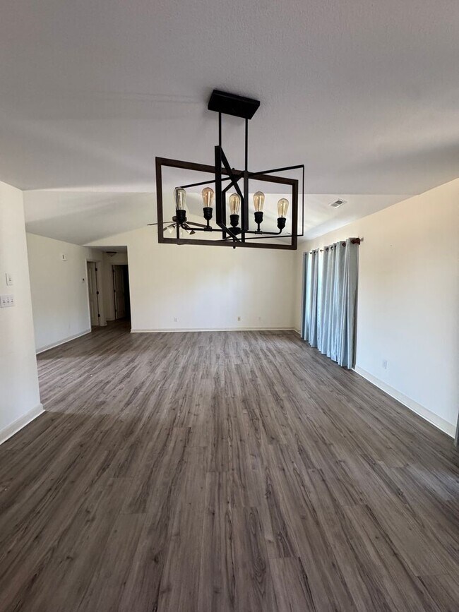 Building Photo - 3511 Tuscany Ridge
