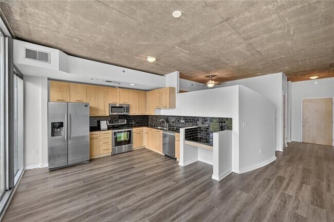 Building Photo - 3324 Peachtree Rd NE